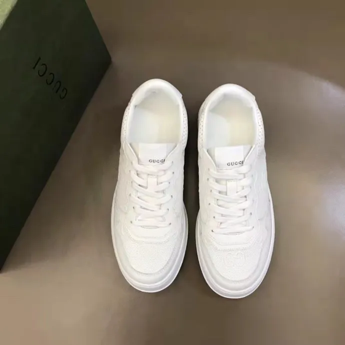 P380 new men's shoes GUCCI [Lightning] latest shoes are shipped. Original quality, fashionable, made of special materials, sheepskin lining, brand new packaging. The foot feels super comfortable and the workmanship is impeccable. Size: 38-45